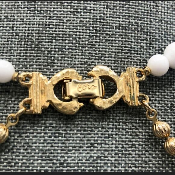 Vintage RARE Coro Gold Tassel Lucite with Attached Goldtone Beaded Necklace 30" - Picture 3 of 6